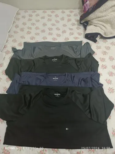 O kit com 4 camisetas masculinas Sandrini Dry Fit 