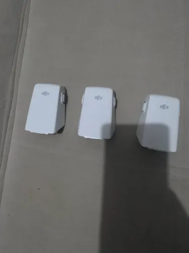 Três baterias e carregador DJI Flip