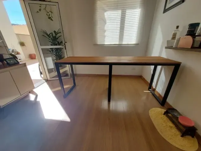Mesa de Ferro e Madeira - 2m por 0,7cm