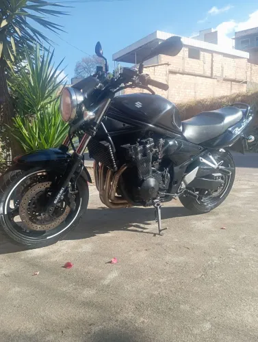 Bandit 1.200 bem conservada 