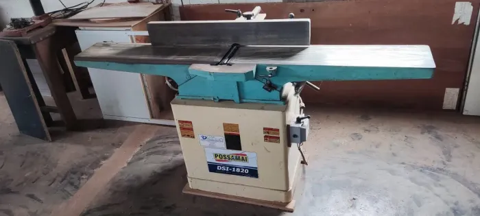 PLAINA POSSAMAI 1,80X25 4 FACAS, MOTOR TRIFÁSICO FUNCIONANDO PERFEITAMENTE. BEM CONSERVADA
