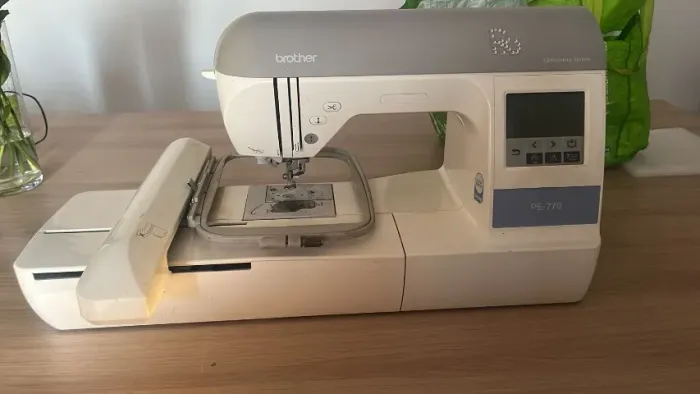 Bordadeira Brother PE770