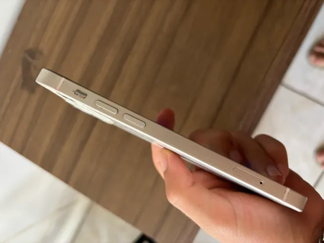 iPhone 12 semi novo