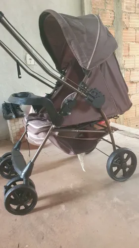 CARRINHO DE BEBE SEMI NOVO 