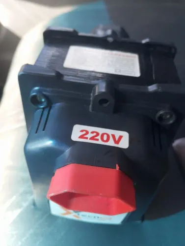 Transformador liga ar condicionado até 12 BTUs 5000 VA 220/110 usei uma vez apenas 