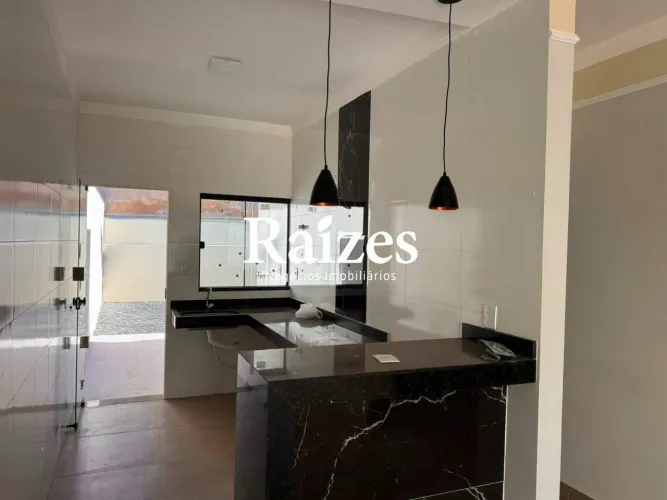 Casa à venda no Jardim Canaã em Uberlândia com 2 quartos sendo 1 suíte, 56m² e terreno 125