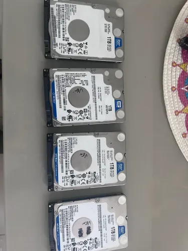 4 HDs de 1 tera em bom estado