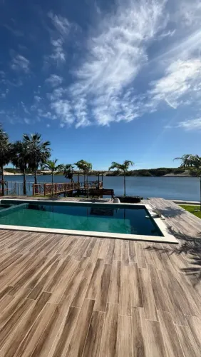 Casa 6 suítes às margens da lagoa do uruaú
