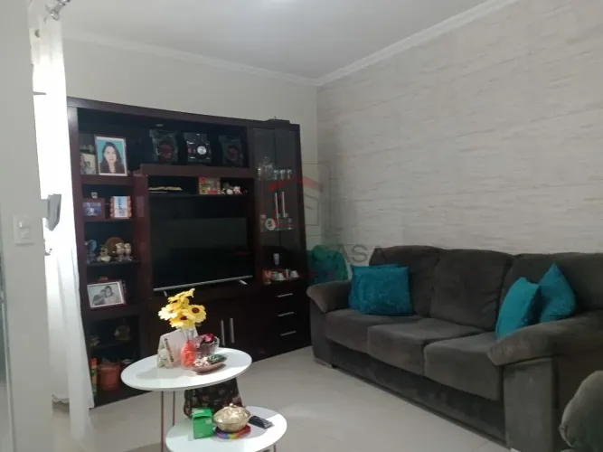 Sobrado de vila próximo ao Largo São José do Belém e avenida Celso Garcia.
