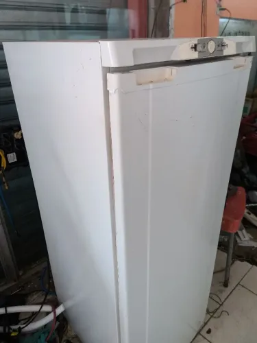 Geladeira quebra galho funcionando