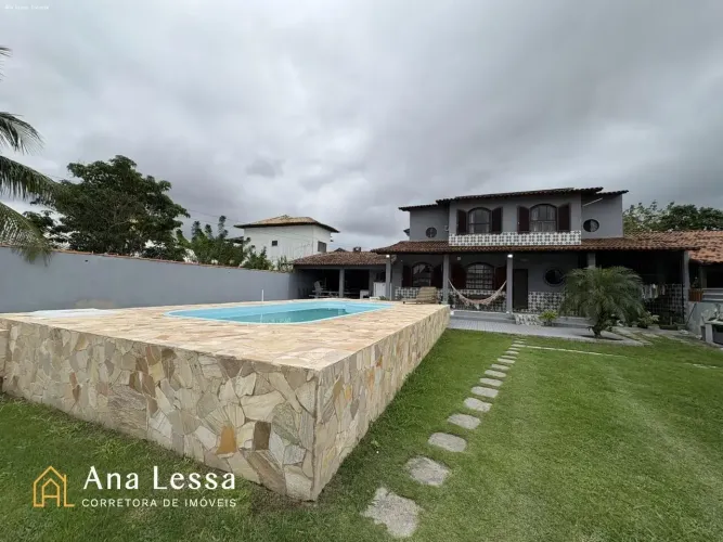 CASA COM PISCINA E 4 QUARTOS E ÓTIMO ESPAÇO DE TERRENO PRÓXIMO A RODOVIA EM ARARUAMA