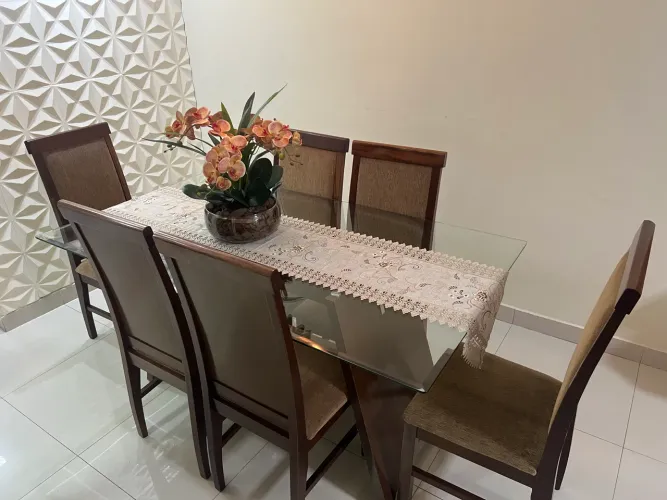Mesa de vidro com 6 cadeiras
