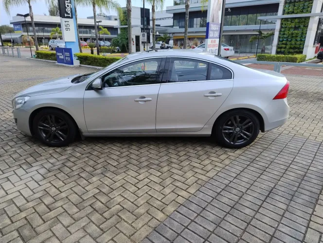 Volvo S60 T-5 2.0 240cv 4P 2012