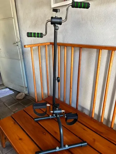 Pedaleira e mini bicicleta ergometrica