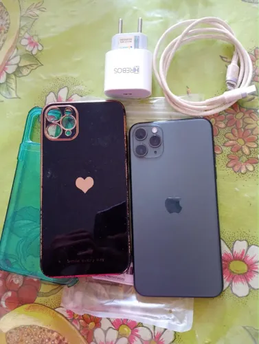iPhone 11 Pro Max seminovo sem nenhum arranhão