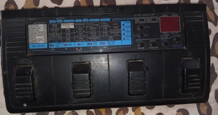 Pedaleira Zoom 1010