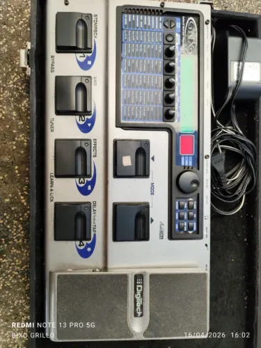 Pedaleira Digitech GNX2 com case.