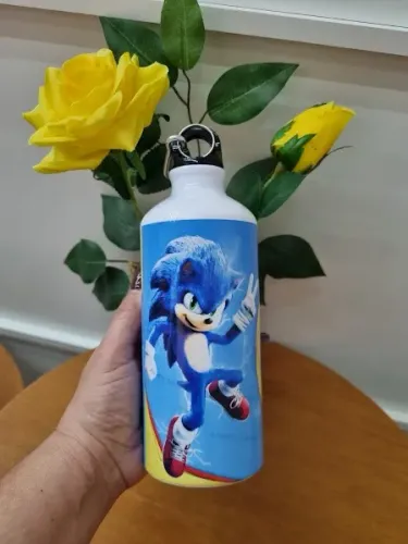 Garrafa infantil com nome personalizada
