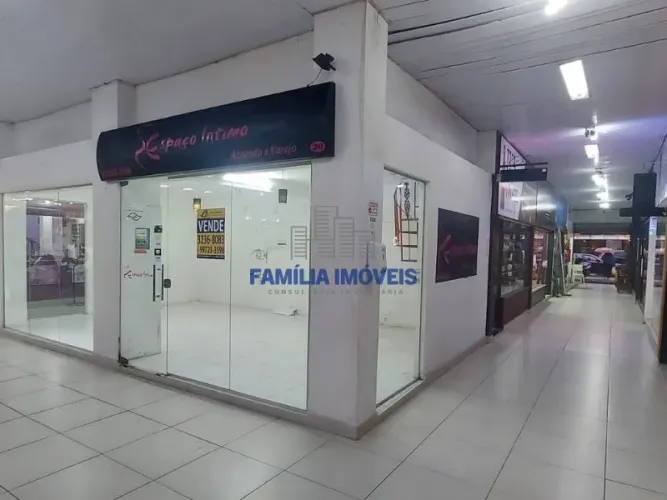 Loja comercial ampla, de esquina, no shopping Embaré em Santos/SP