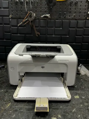HP p1102