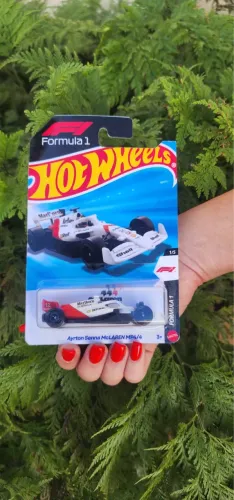 Hot Wheels Ayrton Senna McLaren MP4/4 F1 Customizado (leia a descrição)