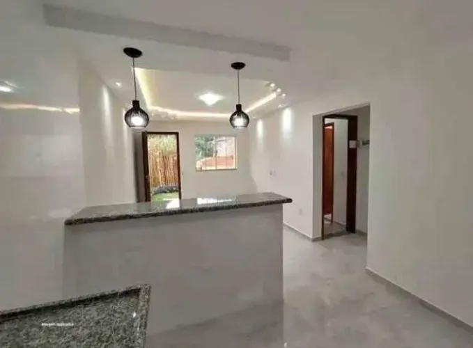Casa com dois quartos bonita e bem conservada