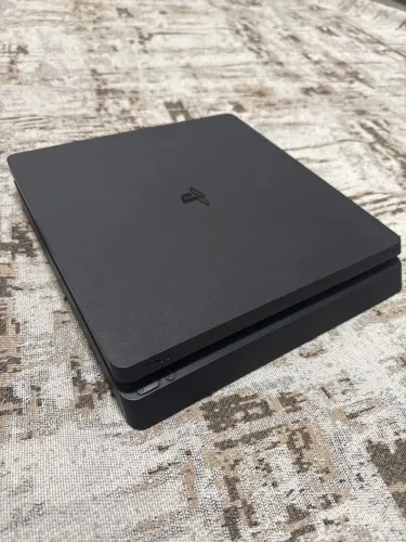 Ps4 Slim. Incluindo 1 controle de Ps4 e incluindo 10 jogos