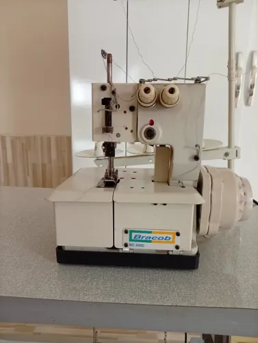Galoneira bracob BC2600, bivolt, semi nova, não foi usada em fábrica de roupas.