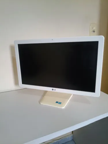 Computador All in One LG 22V240 - Ótimo Estado