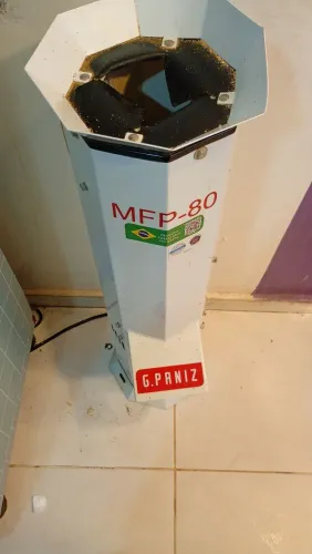 Vendo maquinário fatiador de frios e triturador de pão