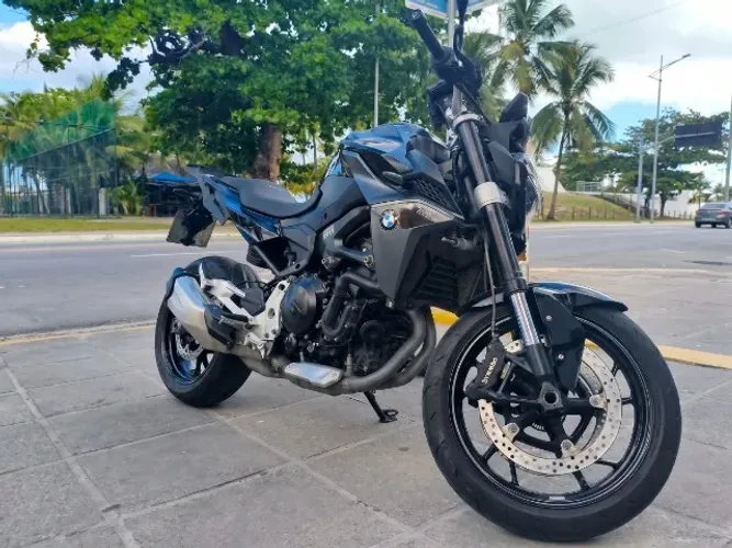 BMW F900R Sport Plus, com só 3.500 Km + acessórios