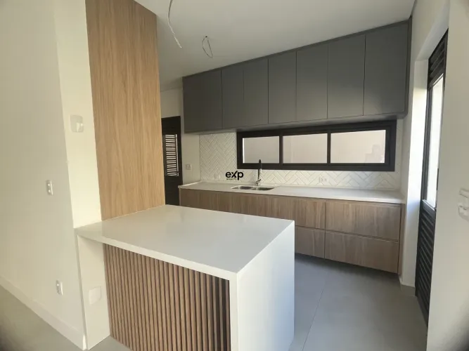 Casa em Condominio fechado com 3 suites, lazer completo