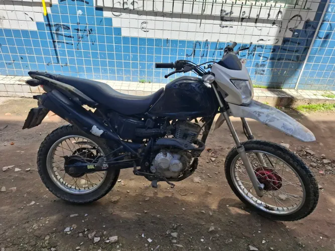 Vendo bros 160 com alguns débitos, único dono pra vender rápido