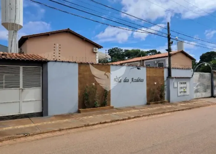 Sobrado no condomínio Azaleia