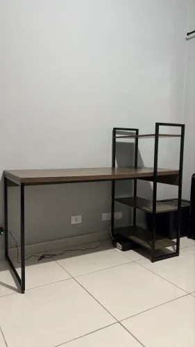 Escrivaninha Industrial para Home Office com Estante