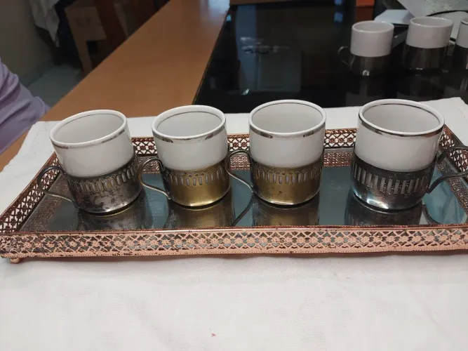 Conjunto 4 xícaras de café de porcelana com bandeja com espelho