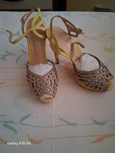 VENDO SAPATOS CONSERVADOS