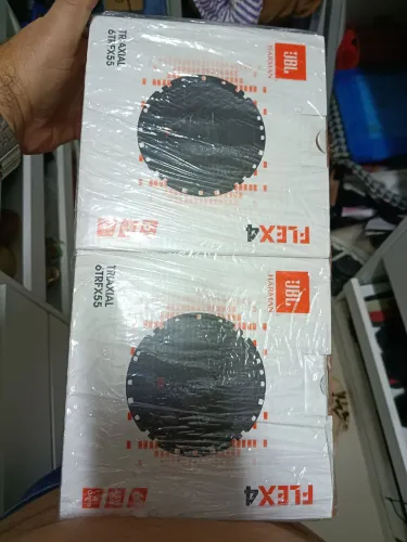 Vende-se 2 pares de auto falante JBL lacrado na cx