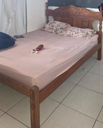 Cama casal com colchao 