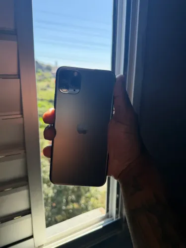iPhone 11 Pro Max todo original !!