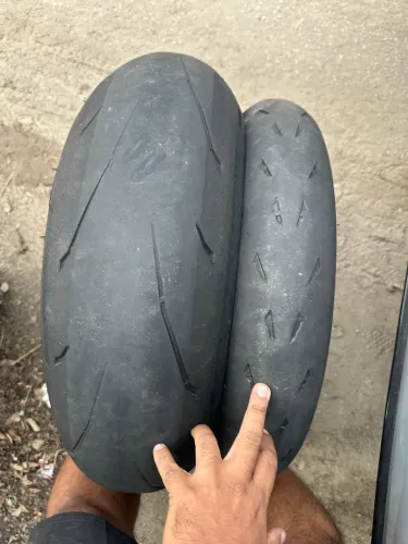 Pneus Michelin 200/55/17 120/70/17