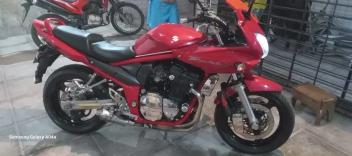 Vendo uma suzuk Bandit 650 com 46mil km