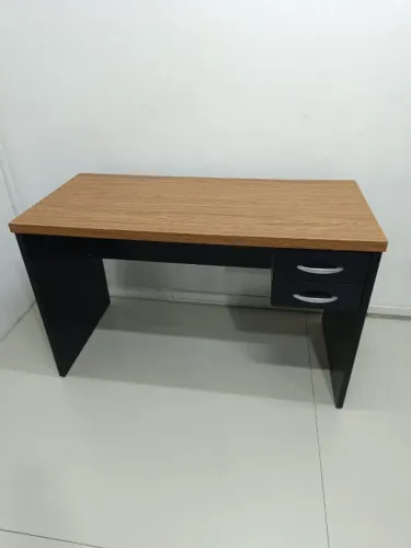 Mesa de escritório nova