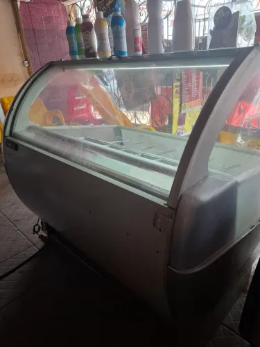 Vitrine Isa 16 cubas