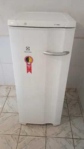 Freezer Electrolux vertical 145 litros