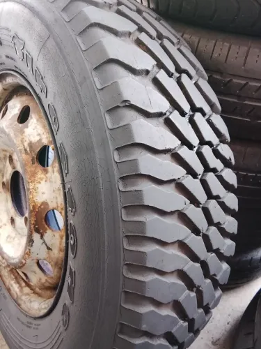 Pneu 215/80/16
