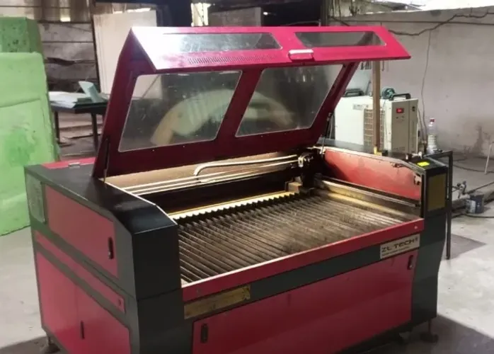 Maquina de corte e gravação a laser (Router Laser)