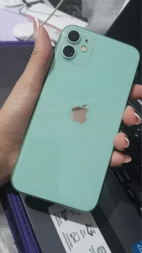 Vendo iPhone 11 (sem marca de uso) SEMINOVO