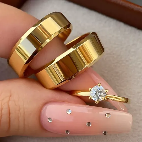 Par de Alianças Namoro Casamento Chanfrada 6mm + Solitária; Caixinha;Banho de Ouro 18k