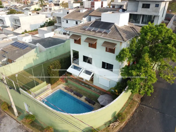 Magnífica Casa com Área Gourmet, Piscina e Vista para a Mata - 5 Dormitórios!